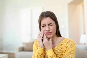 denti che si spostano a causa della parodontite